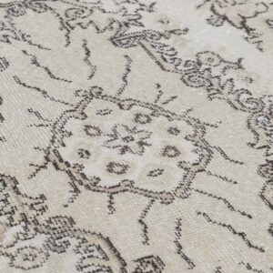Vintage Turkish Hand-Knotted Wool Rug No. 599, 3'11" x 7'2"